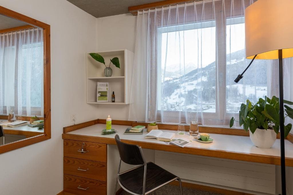 Single Room with Shared Toilet room - Image 3