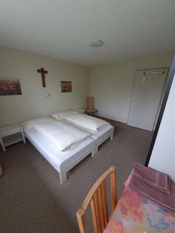 Double Room with Shared Bathroom room - Image 2