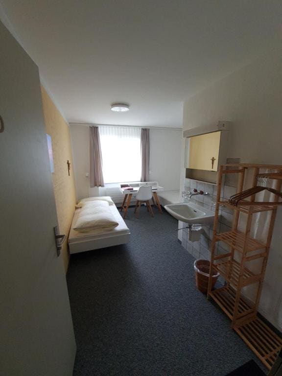 Double Room with Shared Bathroom room - Image 3