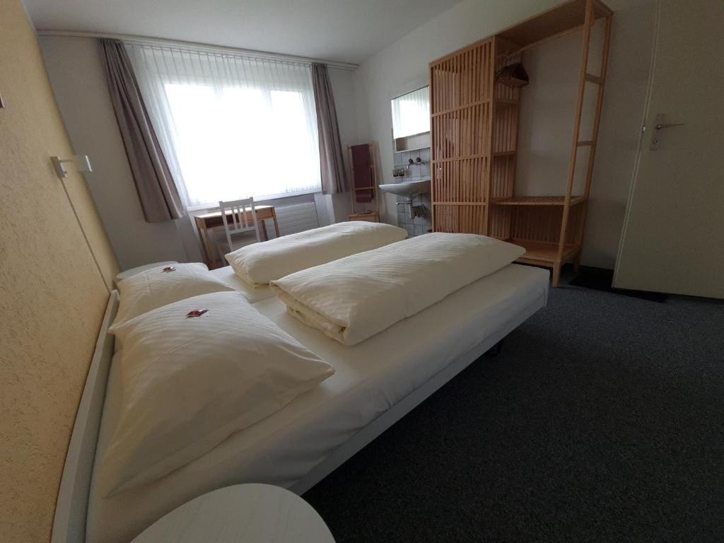 Double Room with Shared Bathroom room - Image 1