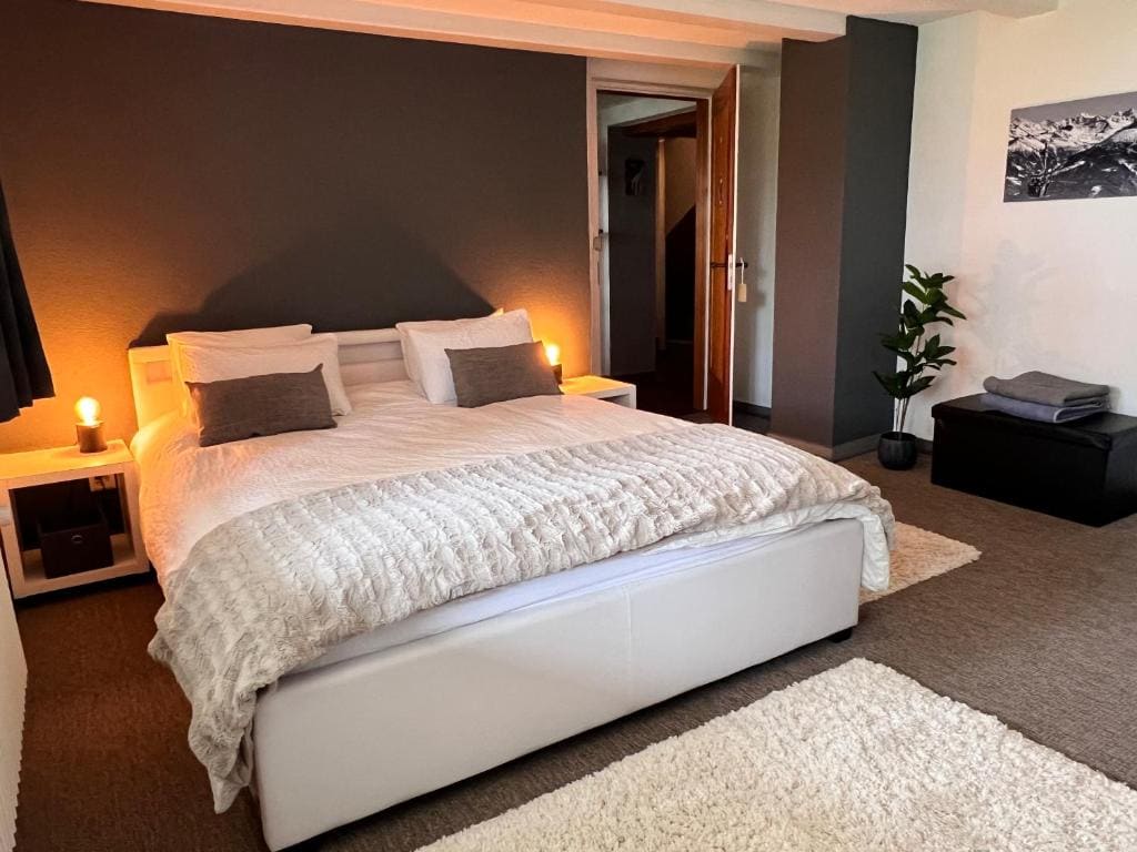 Double Room with Mountain View room - Image 1