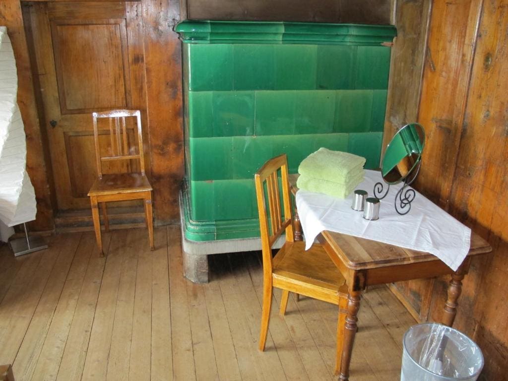 Superior Double Room with Shared Bathroom room - Image 3