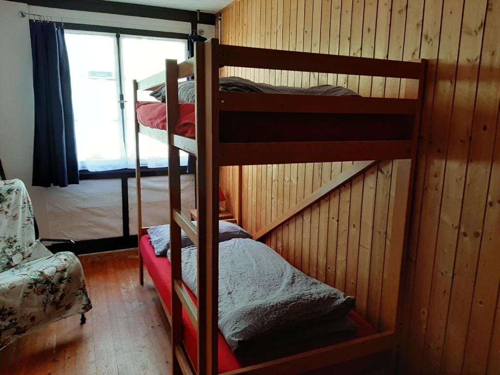 Twin Room with Shared Toilet room - Image 2