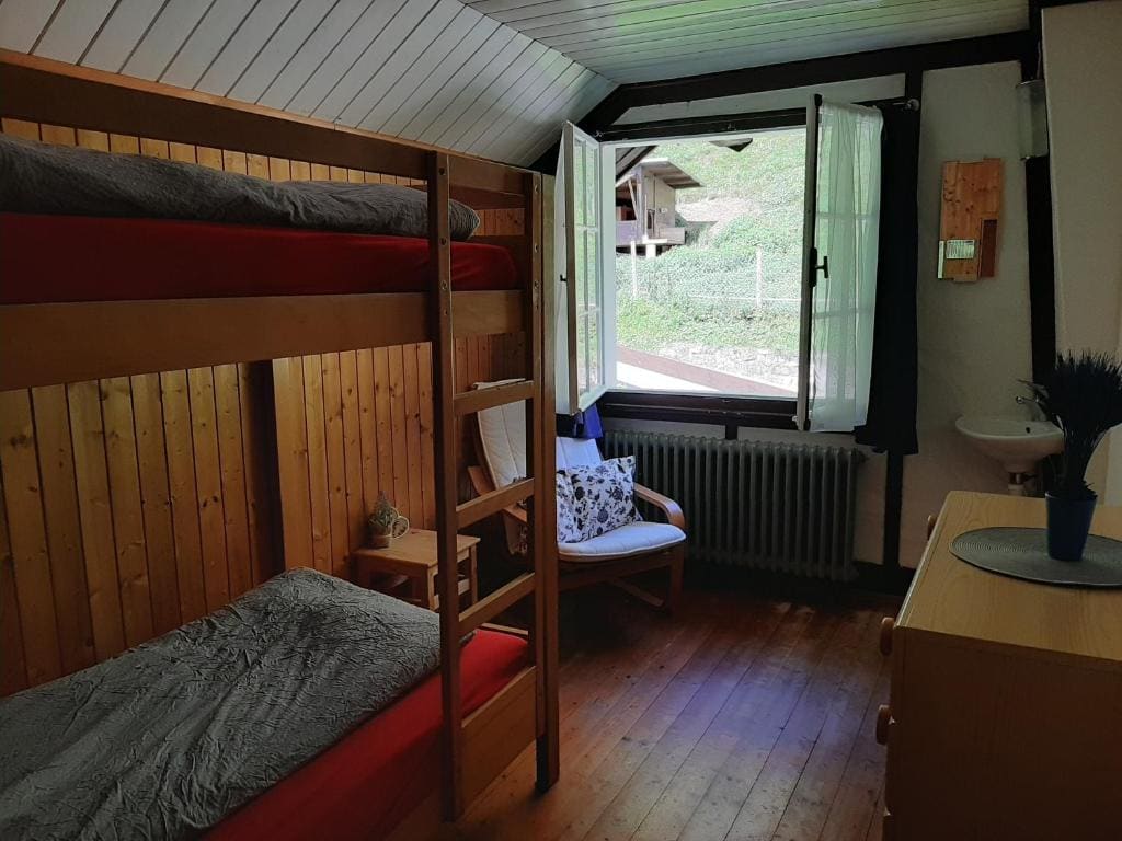 Twin Room with Shared Toilet room - Image 3