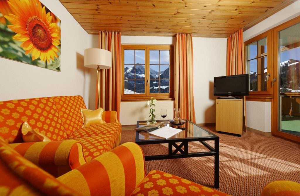 Double Room with Lake View room - Image 1
