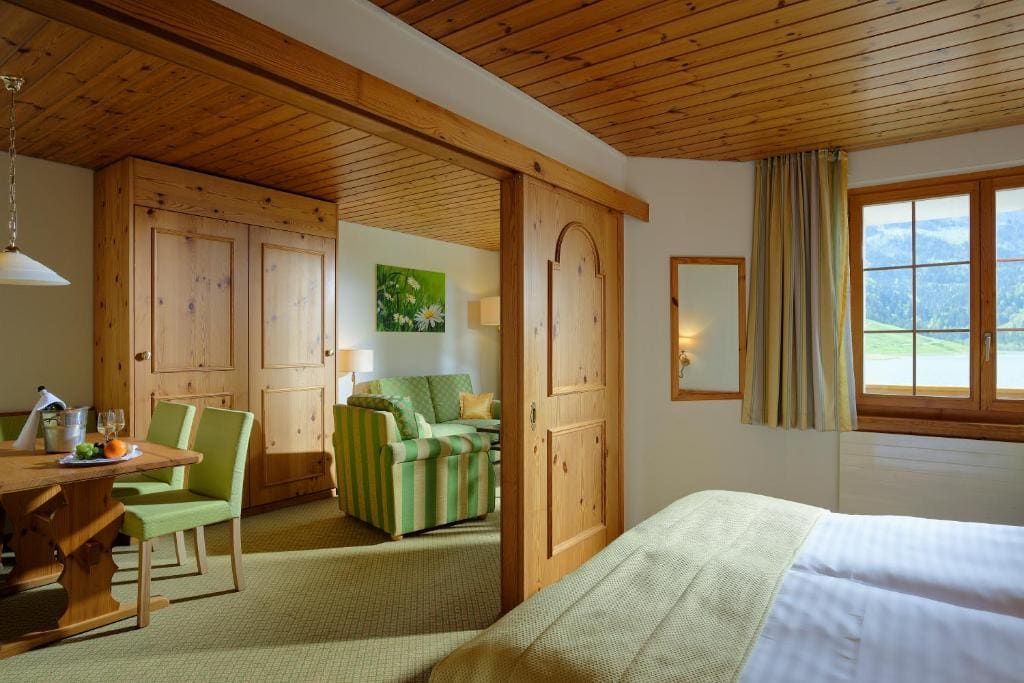 Double Room with Lake View room - Image 2