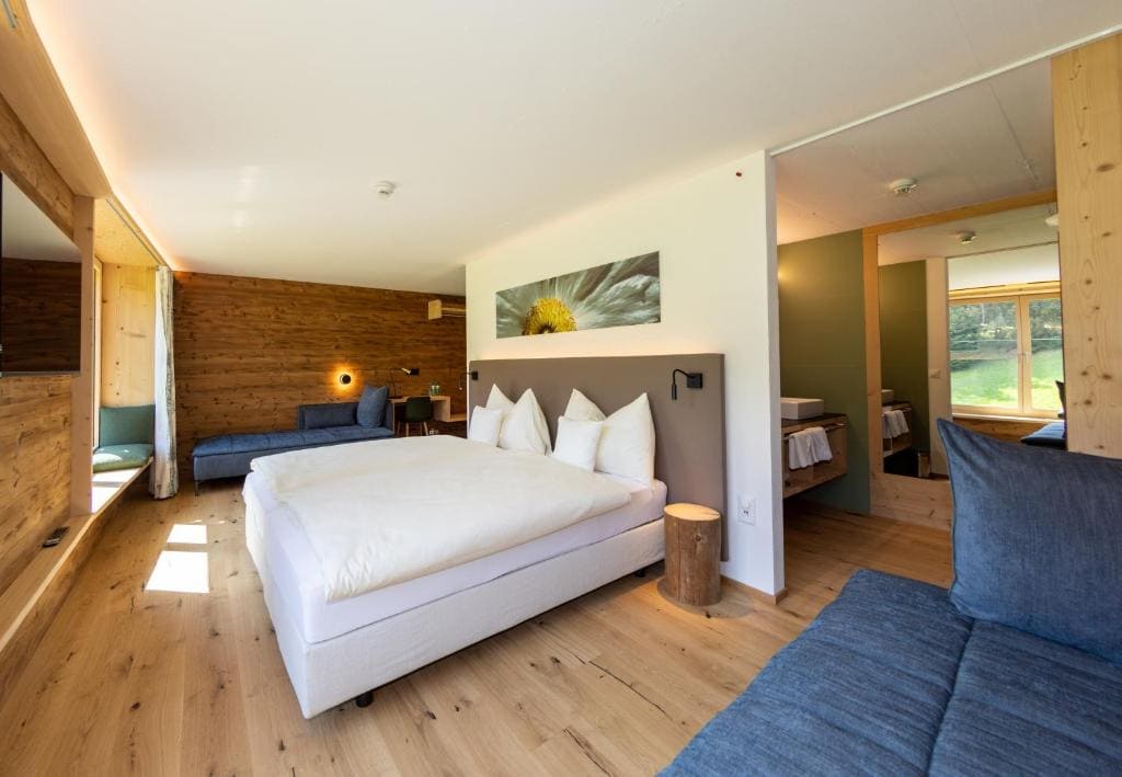 Superior Double Room North room - Image 1