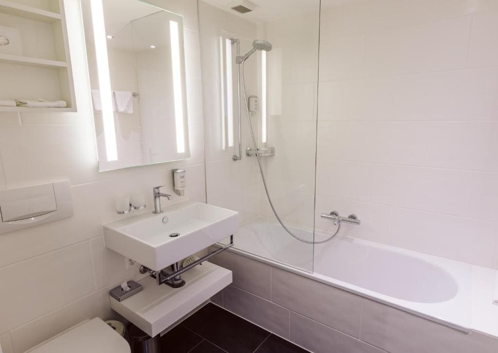 Superior Double Room South room - Image 2