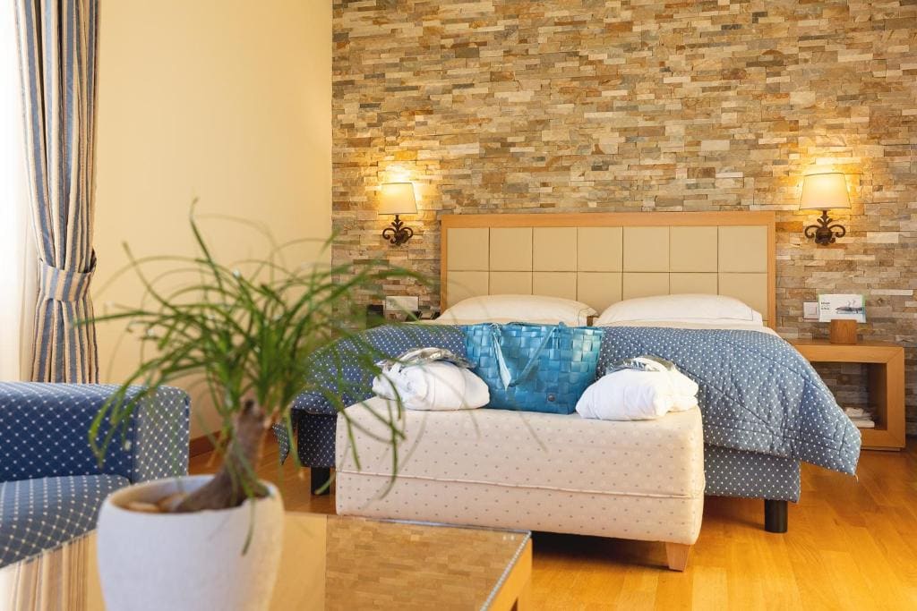 Comfort Double Room with Lake View room - Image 1