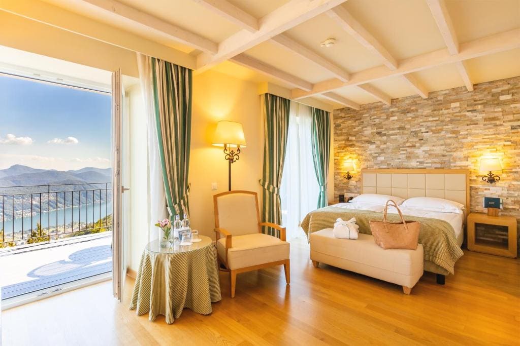 Exclusive Double Room with Lake View room - Image 1