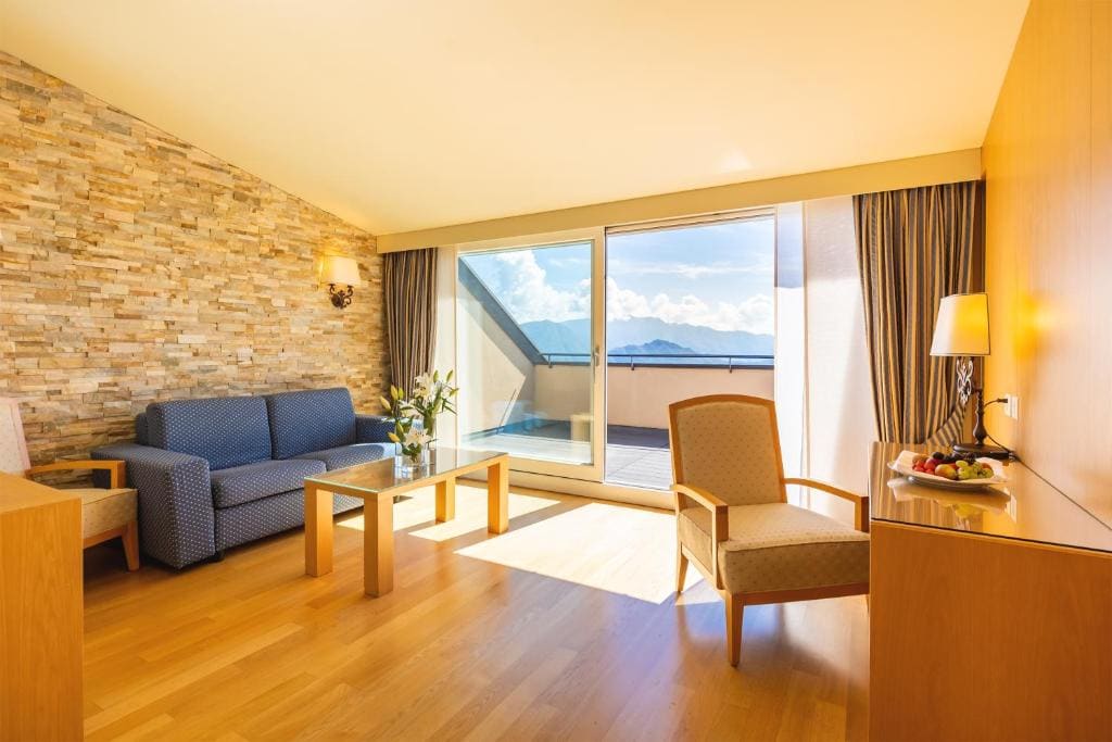 Penthouse Suite with Lake View room - Image 2