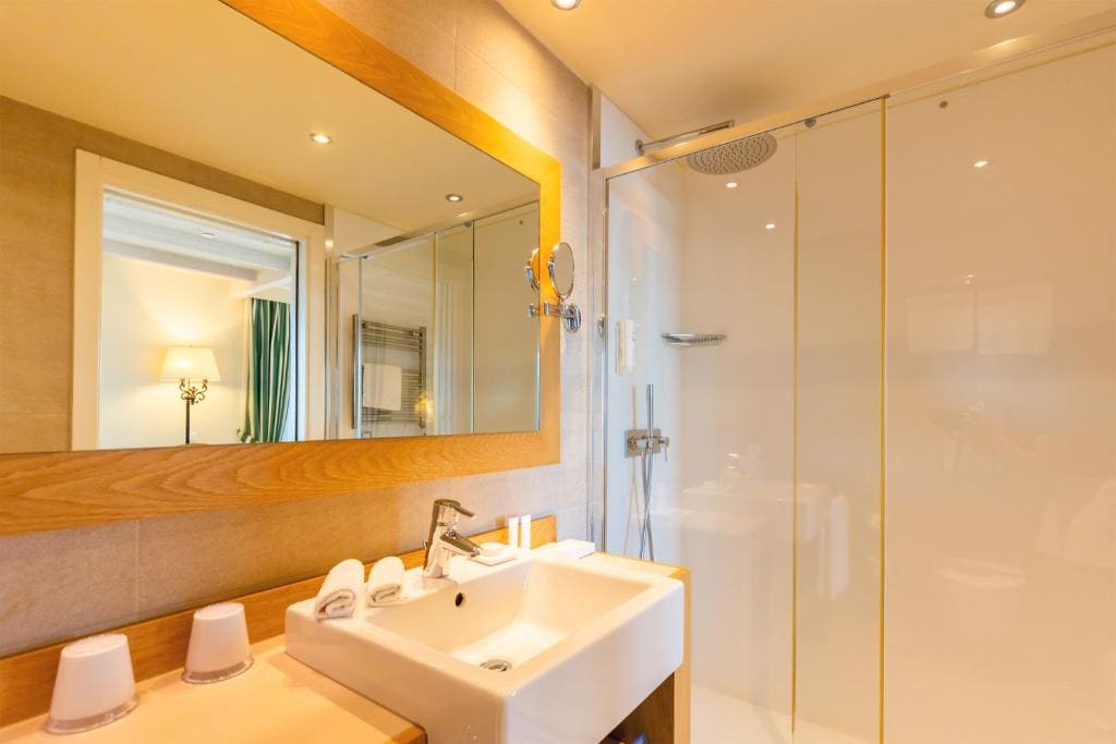 Exclusive Double Room with Lake View room - Image 2
