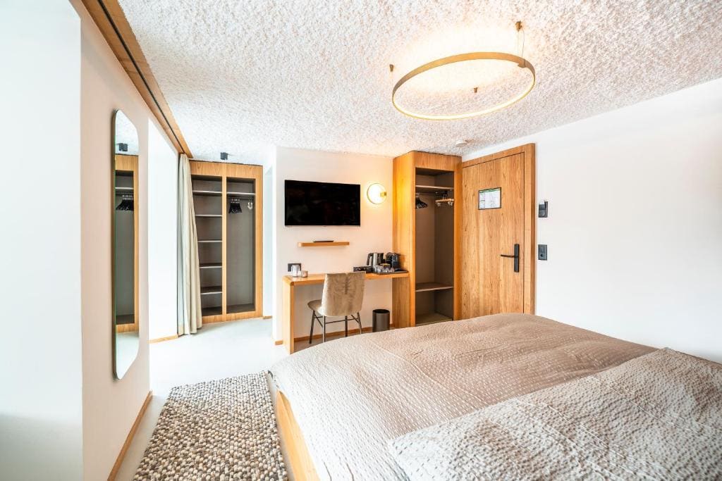 Double Room with Mountain View room - Image 1