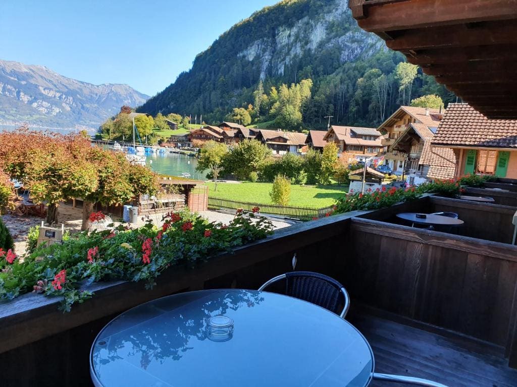 Double Room with Shared Bathroom and Lake View room - Image 3