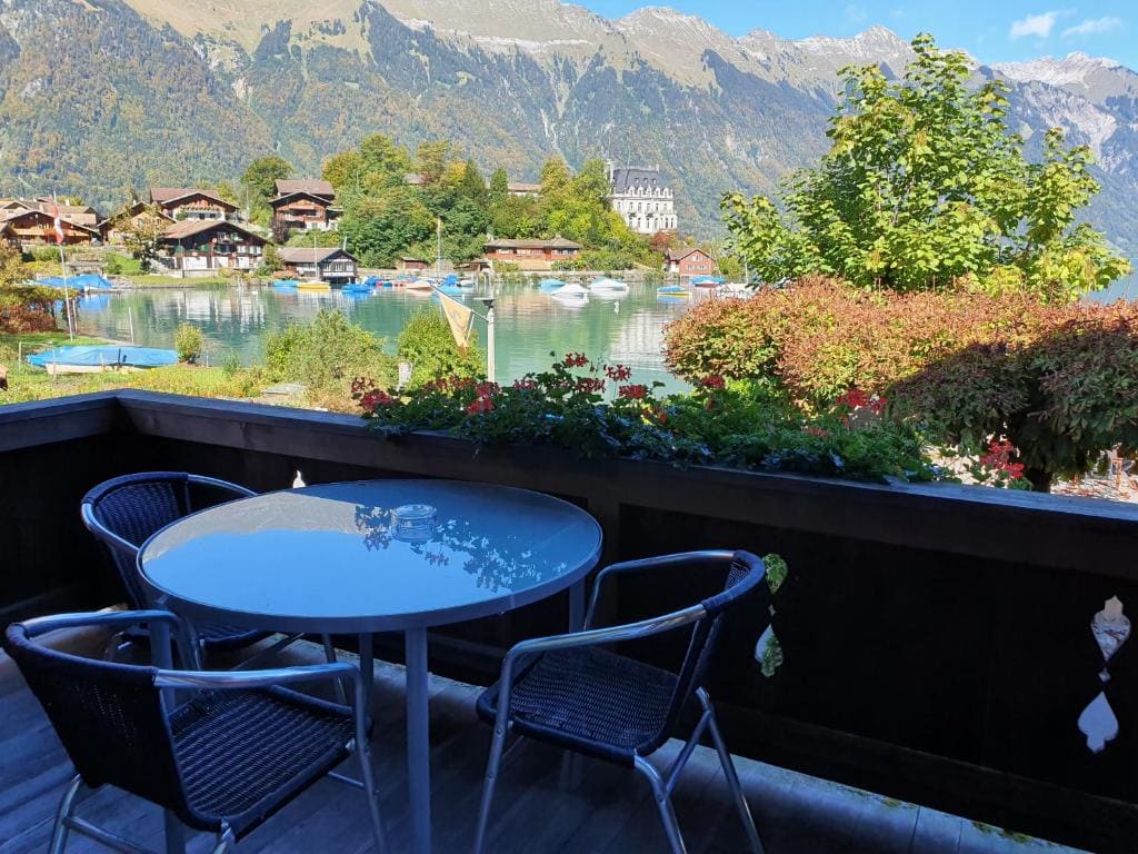 Double Room with Shared Bathroom and Lake View room - Image 2