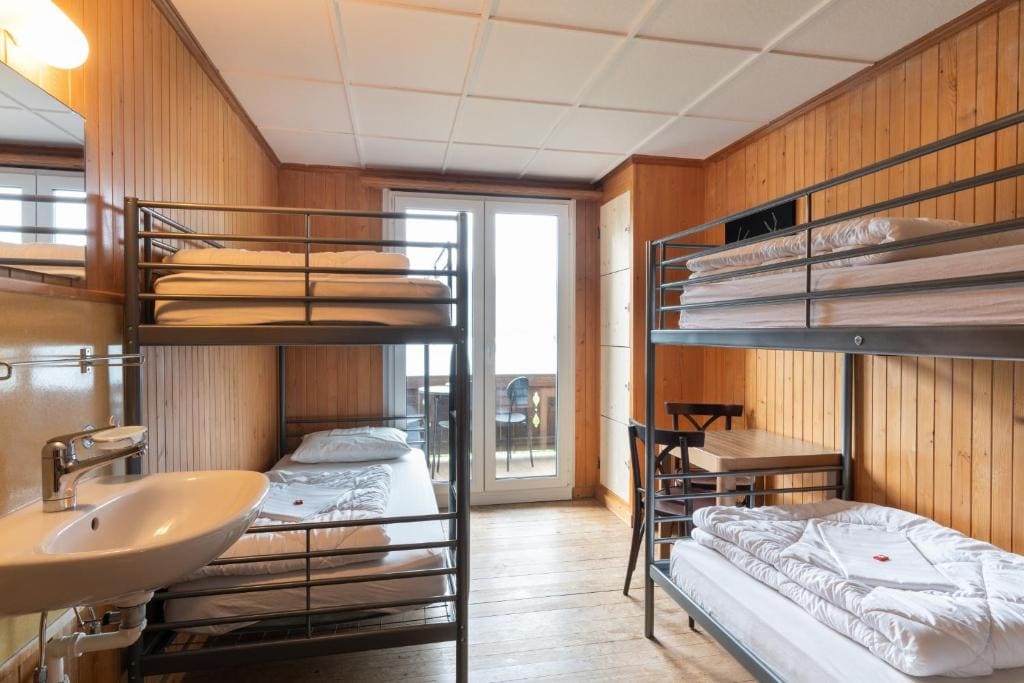 Family Room with Shared Bathroom and Lake View and Balcony room - Image 3