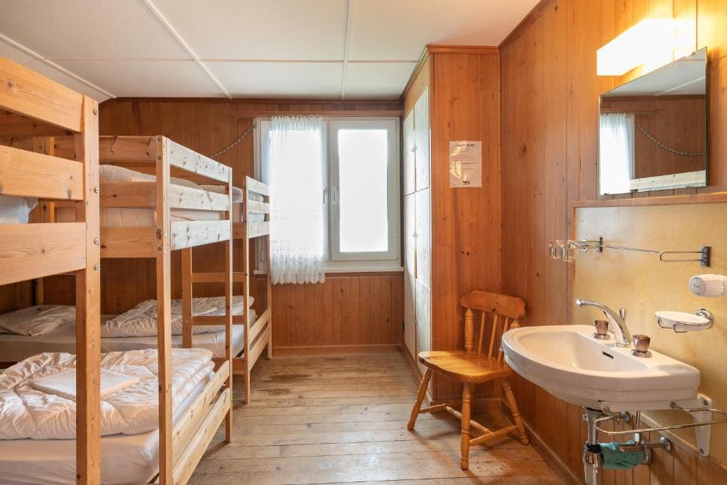 Family Room with Shared Bathroom and Lake View room - Image 1