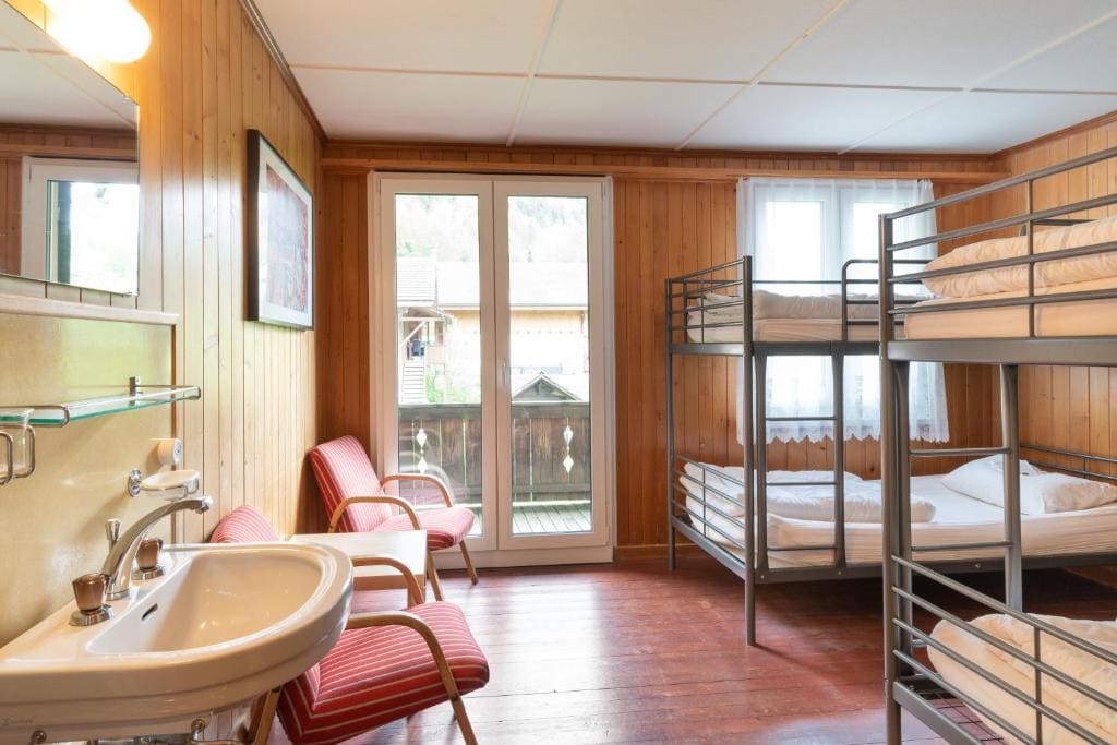 Family Room with Shared Bathroom and Mountain View room - Image 3