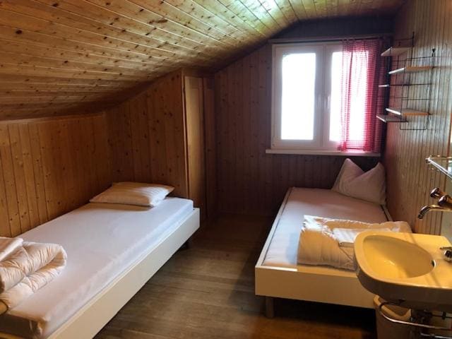 Twin Room with Shared Bathroom and Lake View room - Image 2