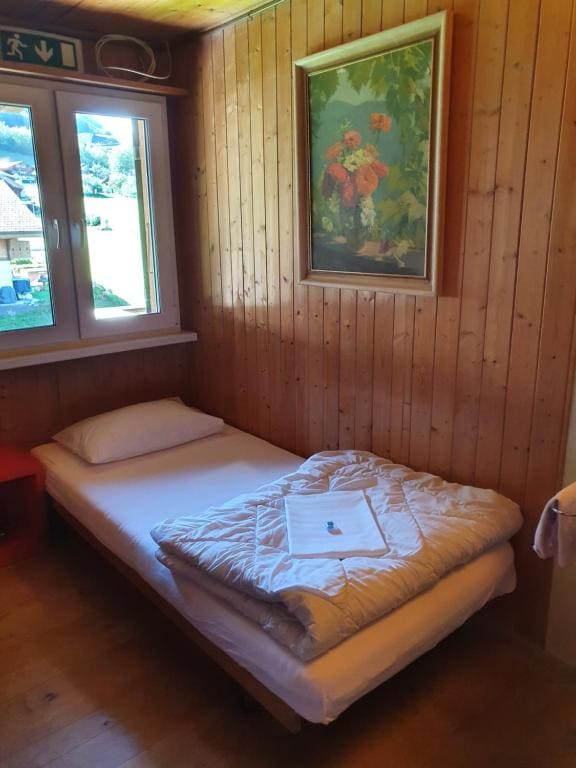Twin Room with Shared Bathroom and Mountain View room - Image 1