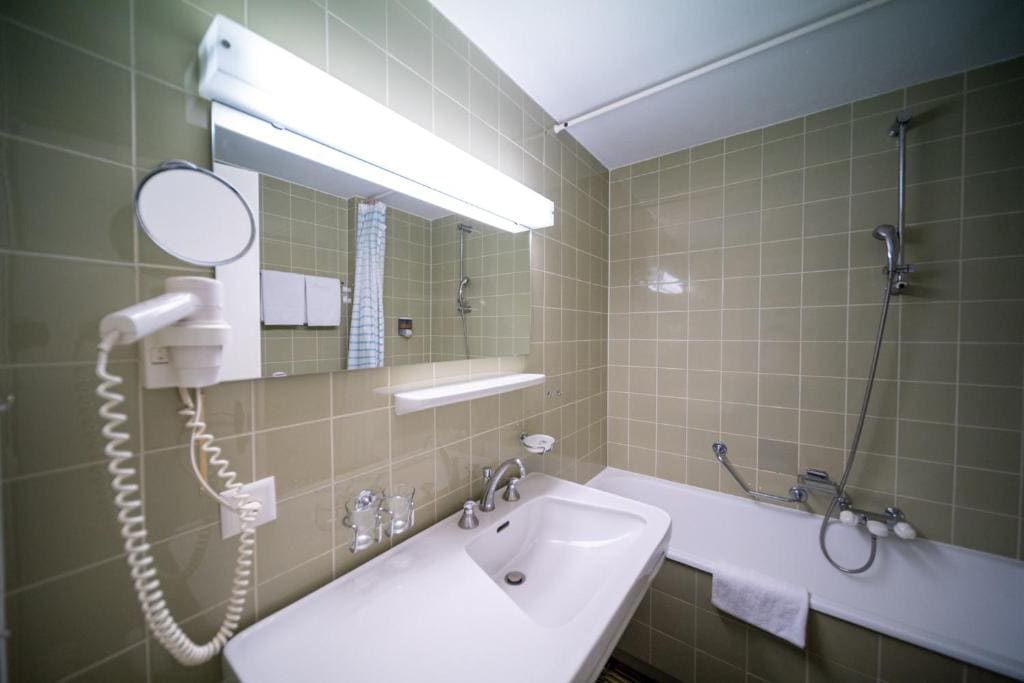 Economy Double Room with Balcony Lake side room - Image 2