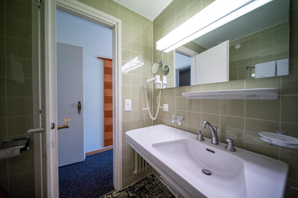 Panorama Double Room with Balcony Lake side room - Image 3