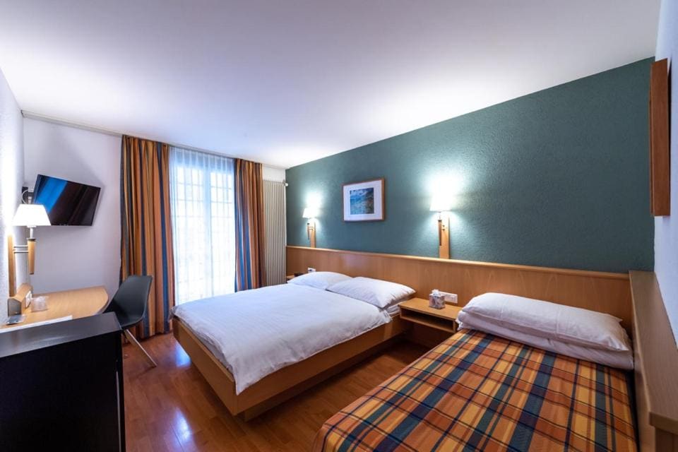 Standard Twin Room room - Image 1