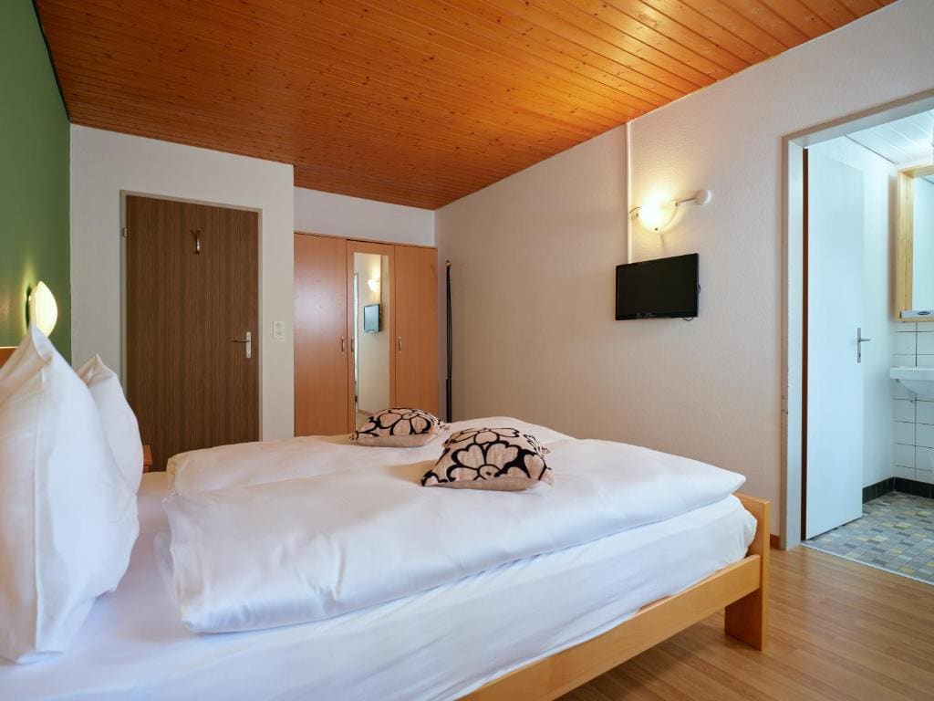 Double Room with Balcony room - Image 2