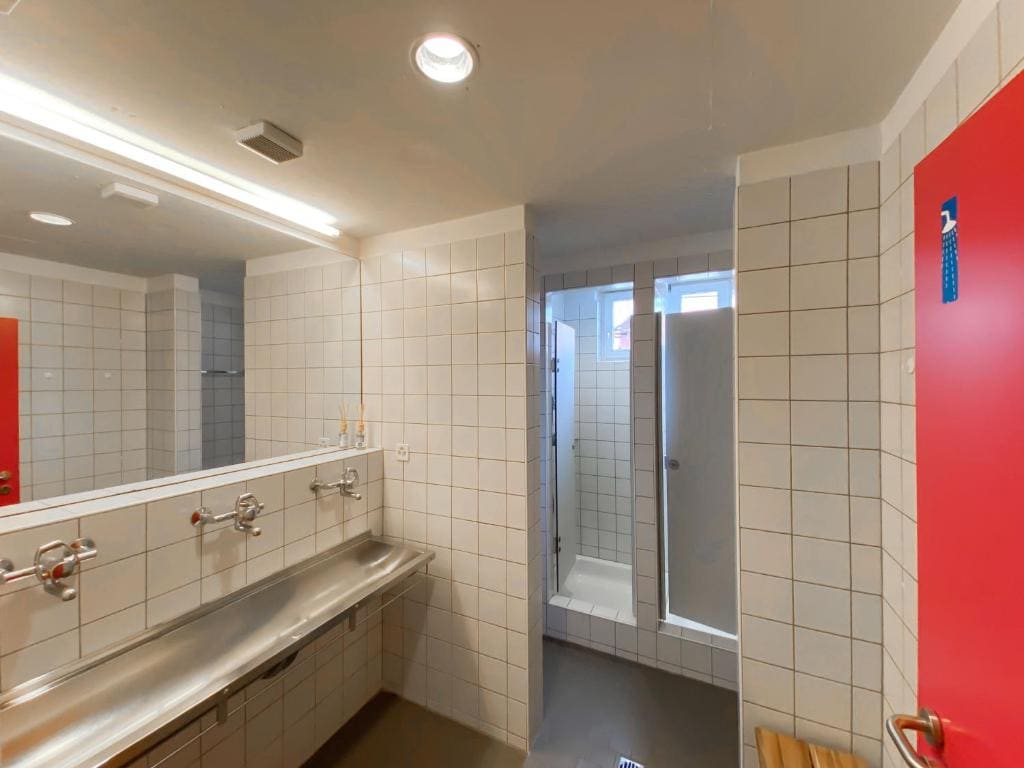Twin Room with Shared Bathroom room - Image 2