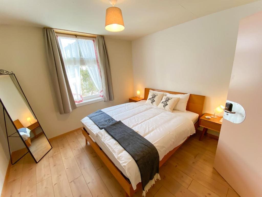 Double Room with Shared Bathroom room - Image 3