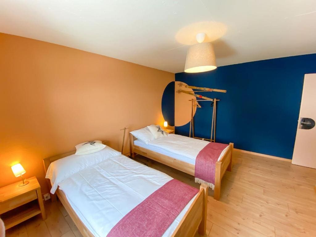 Twin Room with Shared Bathroom room - Image 1