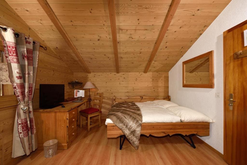 Family Room room - Image 3