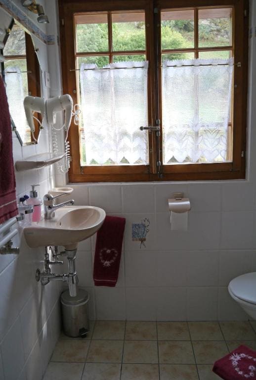 Single Room with Private Bathroom room - Image 2