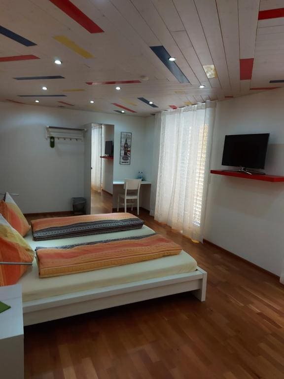 Double Room with Balcony room - Image 3