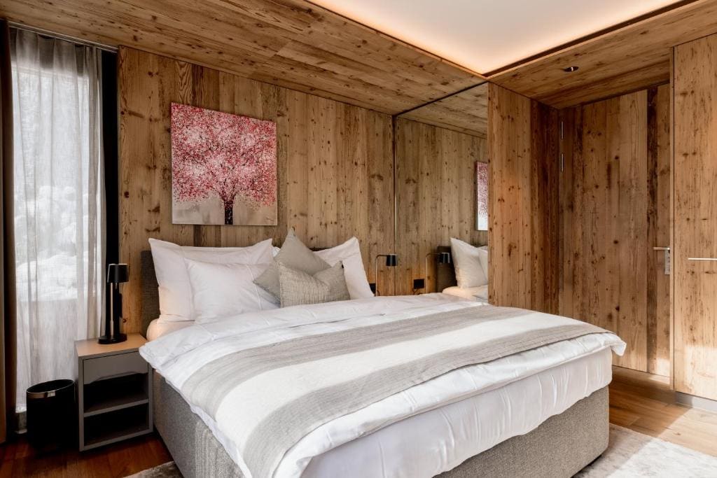 Penthouse Deluxe Room room - Image 3