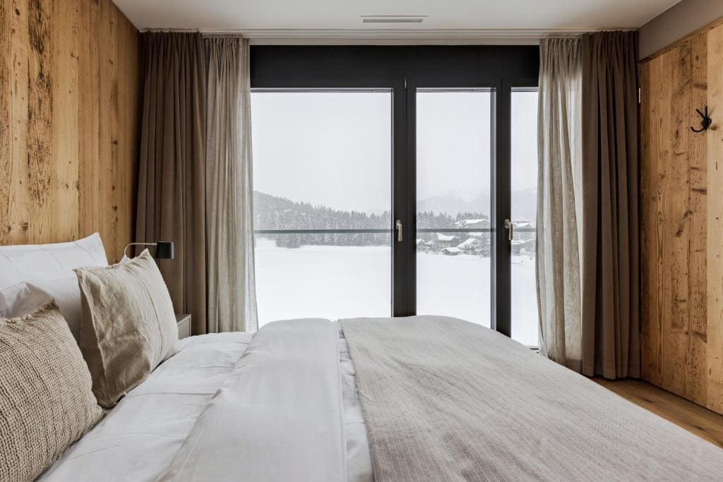 Lake View 1-Bedroom Suite room - Image 2