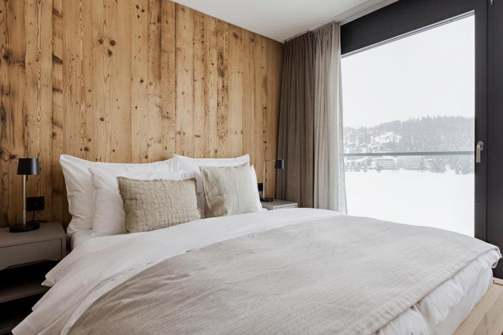 Lake View 1-Bedroom Suite room - Image 3