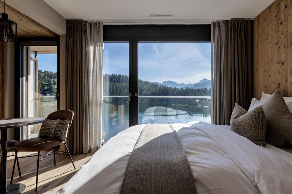 Lake View Deluxe Room room - Image 2
