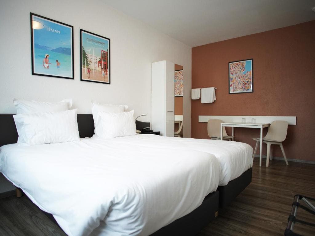 Single Room with Shared Shower and Toilet room - Image 1