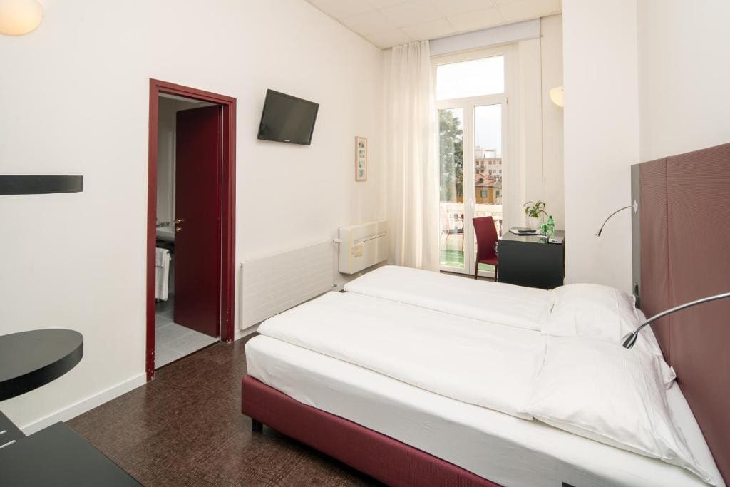 Comfort Double or Twin Room room - Image 2
