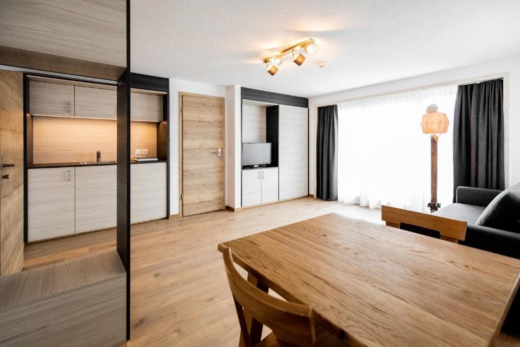 Suite with City View room - Image 3