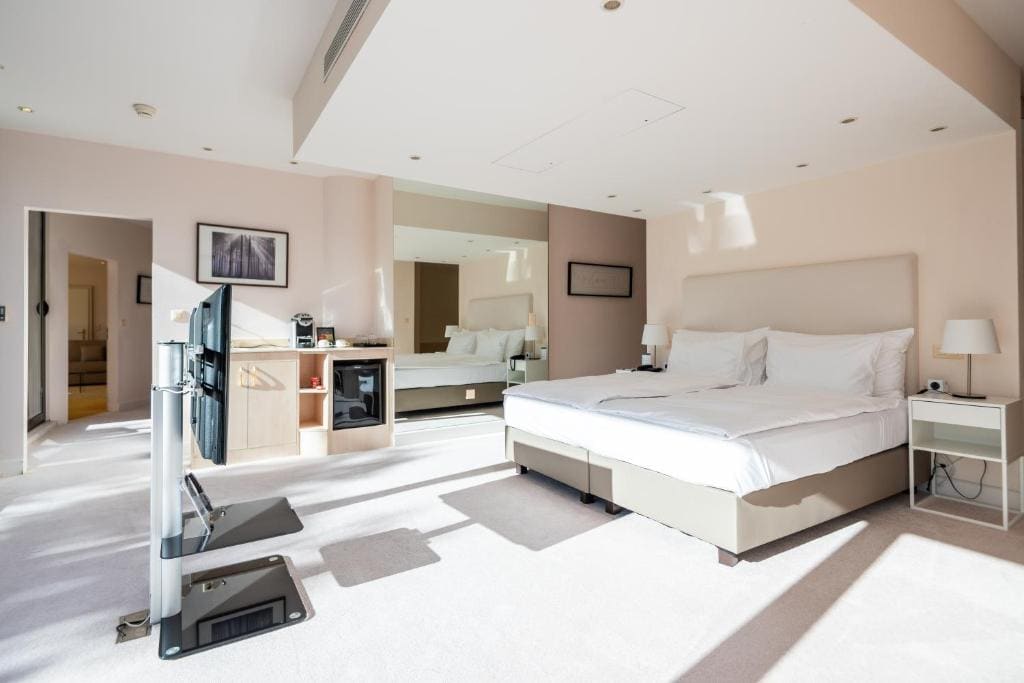 Royal Suite with Lake View and Terrace room - Image 1