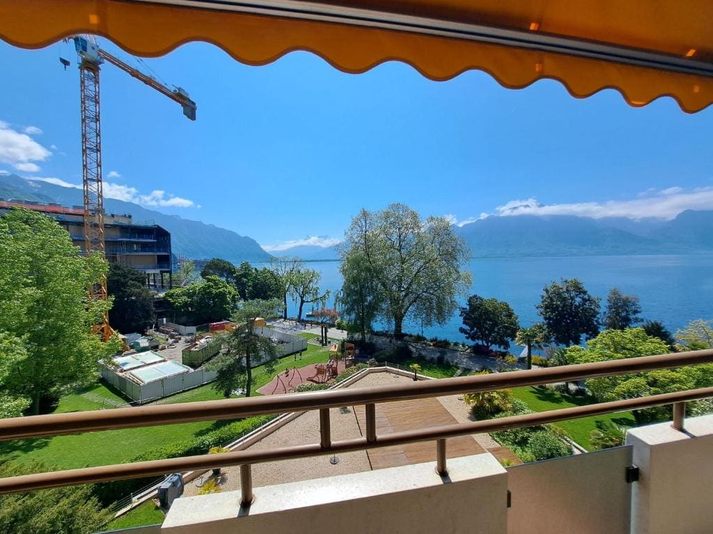 Deluxe Double Room with Balcony - Park and Lake or Lake View room - Image 1