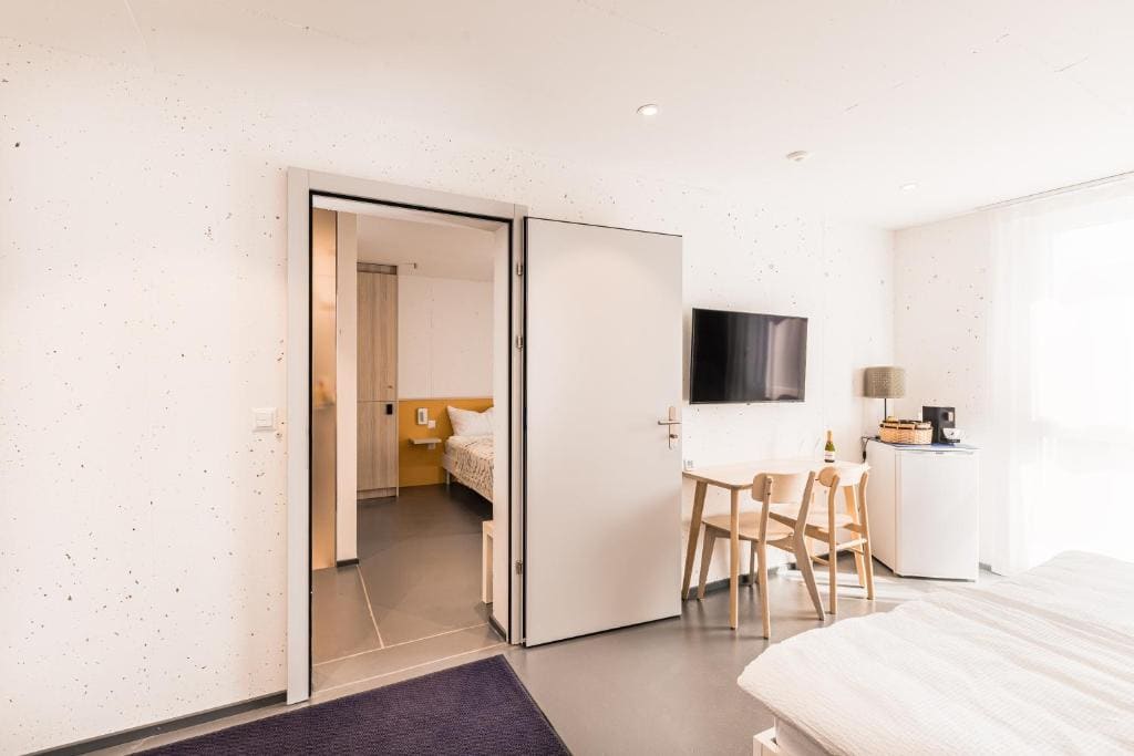 Family Room with Private Bathroom room - Image 1