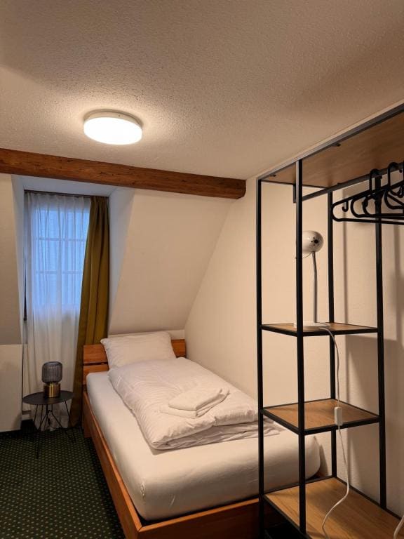 Single Room with Shared Bathroom room - Image 1