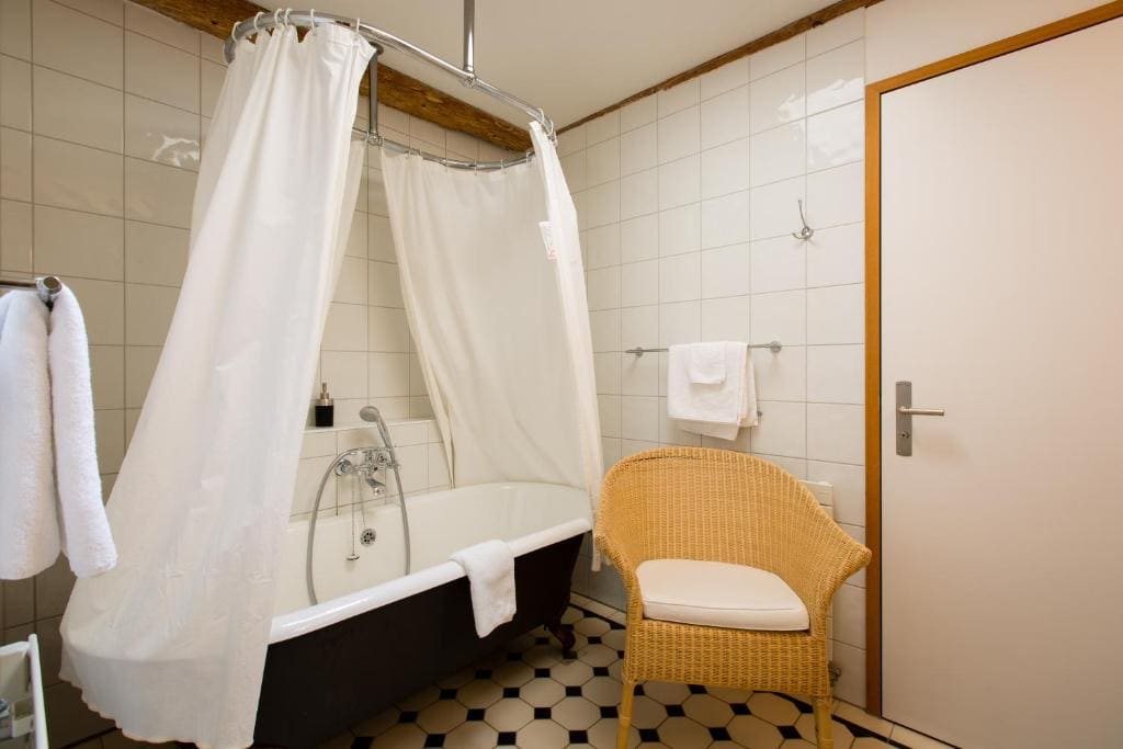 Double Room with Private External Bathroom room - Image 3