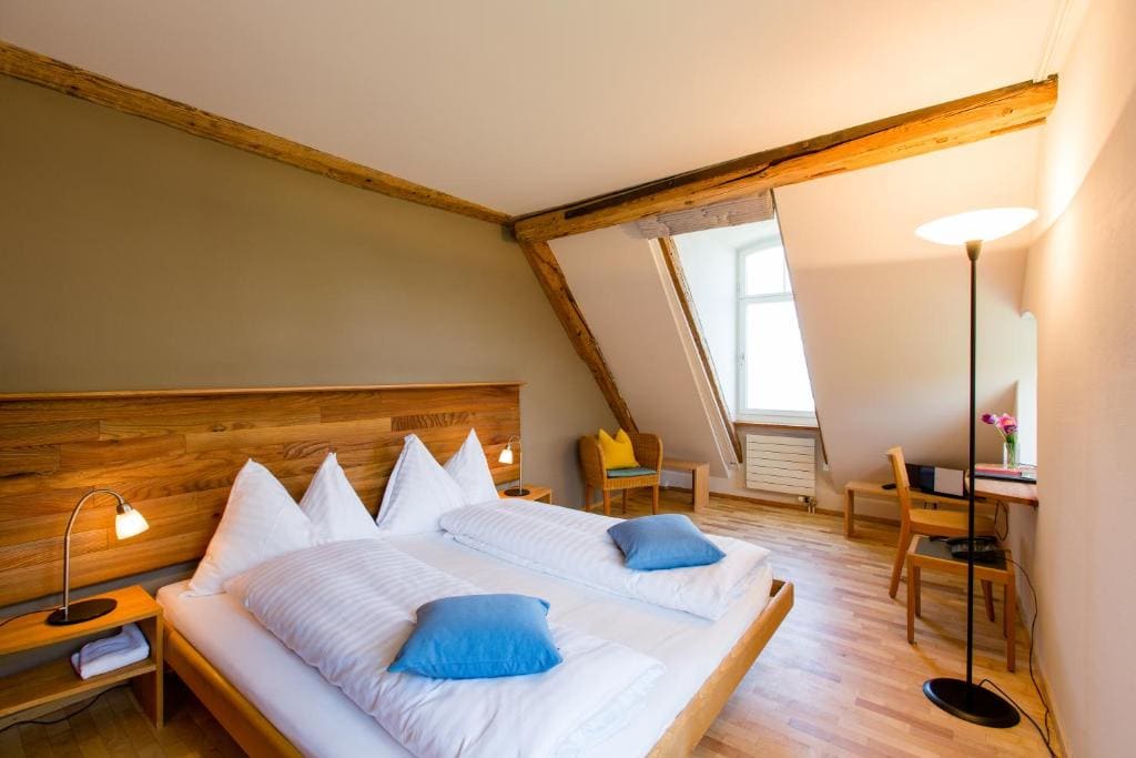 Double Room with Lake View room - Image 1