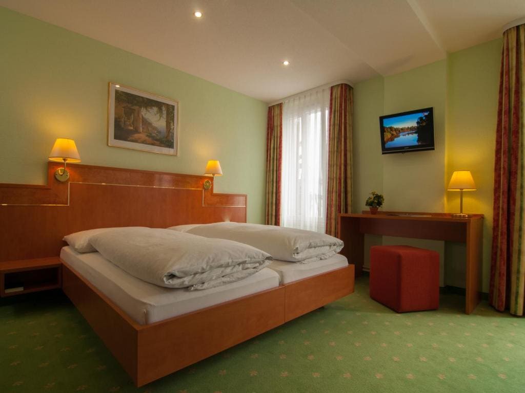 Comfort Double Room with Lake View room - Image 1