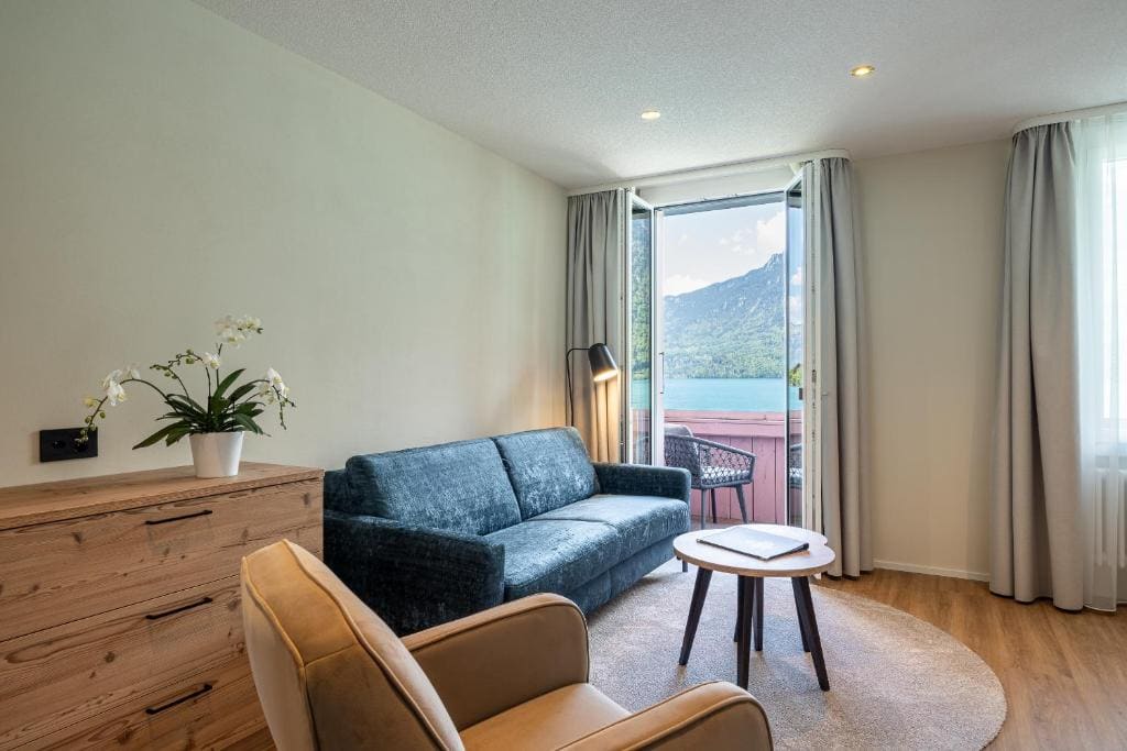 Junior Suite with Balcony - Lake view room - Image 2