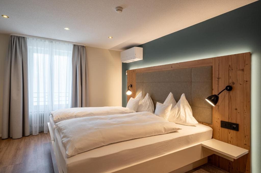 Junior Suite with Lake View room - Image 2